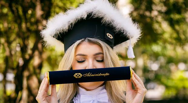 Ensaios de ENSAIO DE FORMATURA - Vanessa Moura (Administração)