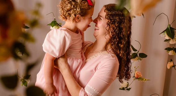 Colo de mãe  de Carla e Manu - Colo de Mãe 2025