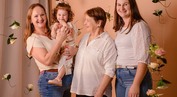 Colo de mãe  de Luana, Helena, Adri e Bisa - Colo de mãe 2025