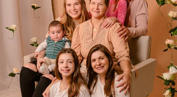 Colo de mãe  de Karla, Lilian, Cátia, Leo, Nicole, Gabi e Bento - Colo de mãe 2025