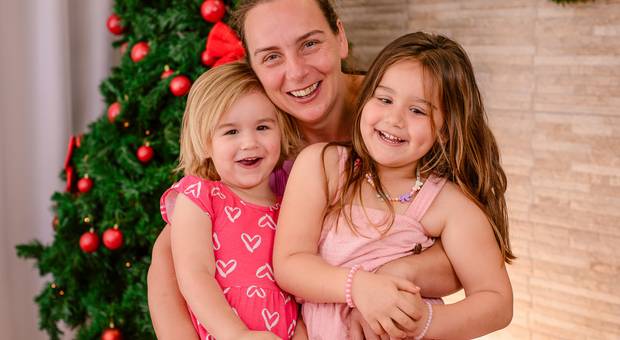 A CASA DE NATAL  de Emily, Yasmin e Mamãe - A Casa de Natal 2025