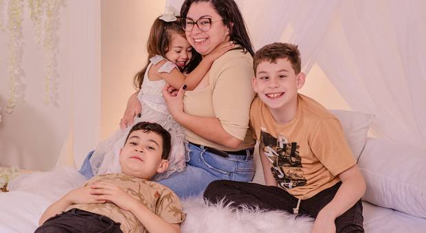 Colo de mãe  de Rejane, Luiz, Felipe e Alana - COLO DE MÃE 2026