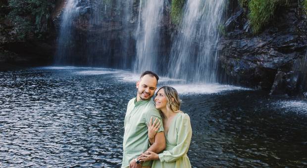 Casais de Ensaio Pré Wedding na Cachoeira em Delfinópolis - Amanda e Vitor