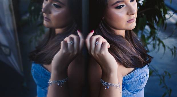 Ensaio Feminino de Ensaio de 15 da Sthella