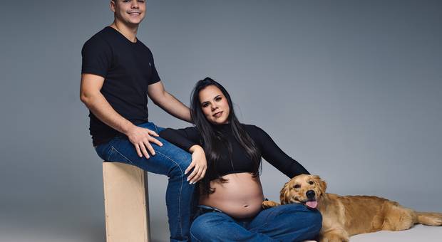 Gestantes de Ensaio de gestante com o cachorro - Brenda e Lucas