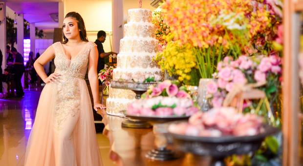 Debutante de DebutanteJúlia