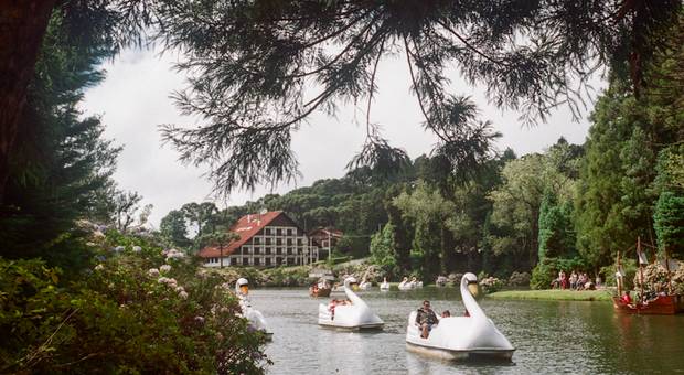 Fotografia Analógica de Cadernos de viagem – Gramado RS – Parte I – Queimando o filme com uma Olympus Trip 35 e filme FUJI ASA 400.