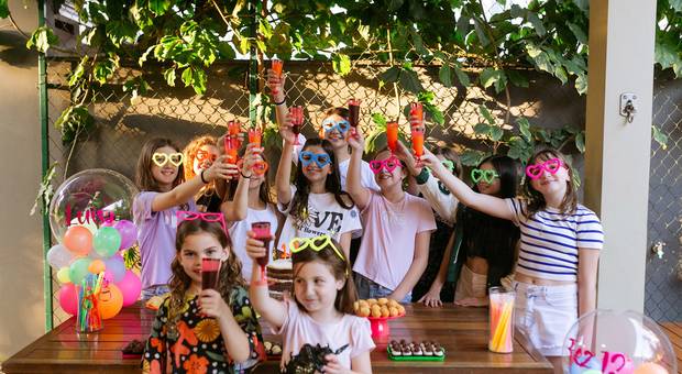 Aniversário de Luisa 12 anos - Festa do Pijama Neon