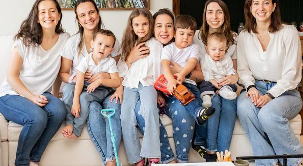 Família de Natal entre amigas