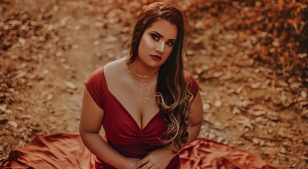 RETRATO FEMININO de Retrato Feminino | TALITHA DOMENEGHETI | Estrada Porto Feliz-Sp