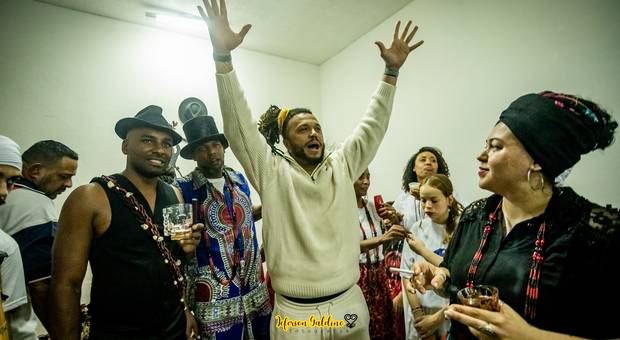 RELIGIOSO de TEMPLO AXÉ DE OGUM - REINAUGURAÇÃO