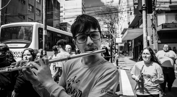 Evento de Música de Orquestra Jovem da Fundação Marcopolo na Feira do Livro de Caxias do Sul