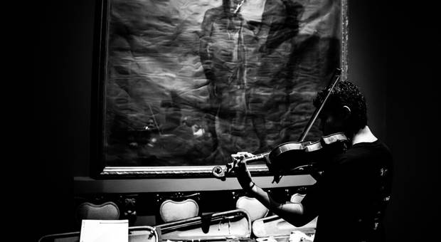 Produto de Projeto Final - Autoral - Luz, câmera, realidade: O potencial cinematográfico aplicado à fotografia documental em eventos culturais