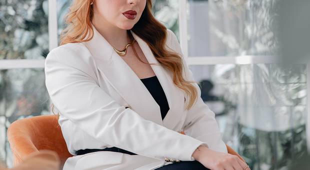 Corporativo de Ensaio de Negócios - Gabriella Anyele