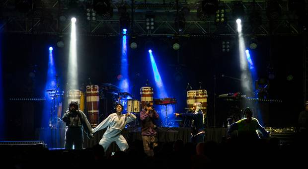 Audiovisual de Gravação de show completo perspectiva do público