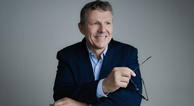 Ensaio Corporativo de César Gomes