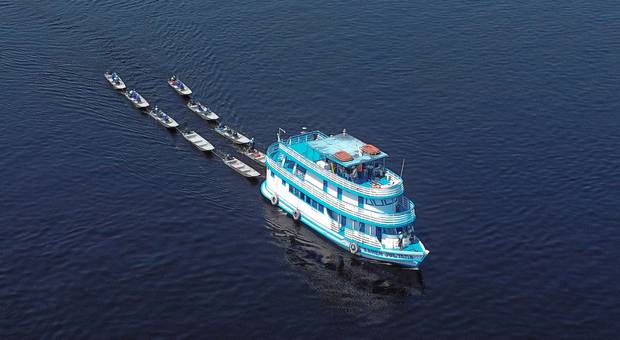 Serviços de Barco Hotel Julyana