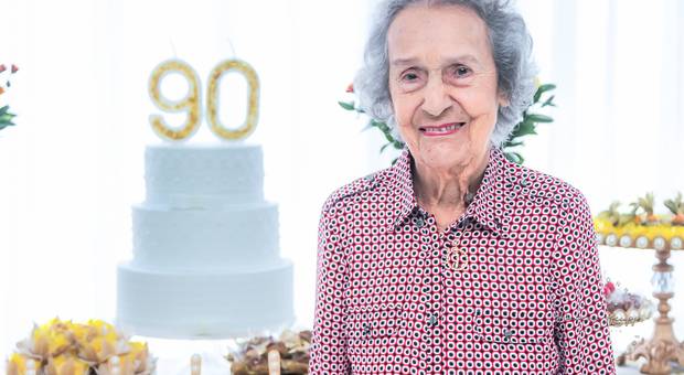 Aniversários de 90 anos Avani