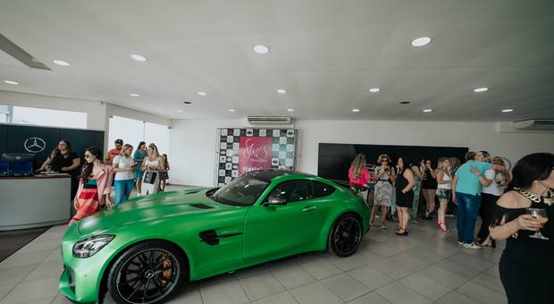 Corporativo de Evento She's Mercedes