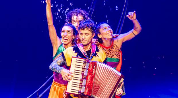 Espetáculo de Sapo com Asas de Barro