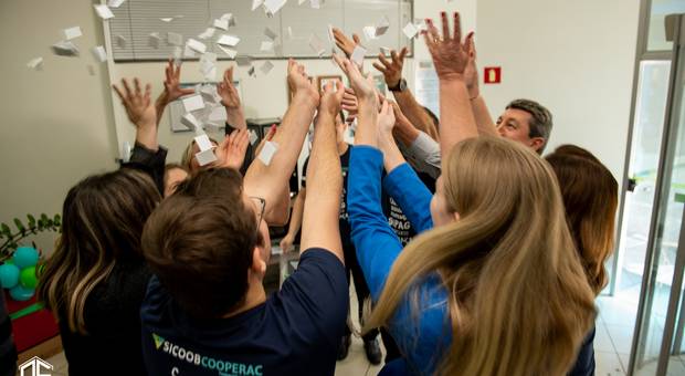 Corporativos de 13º aniversário do Sicoob Cooperac