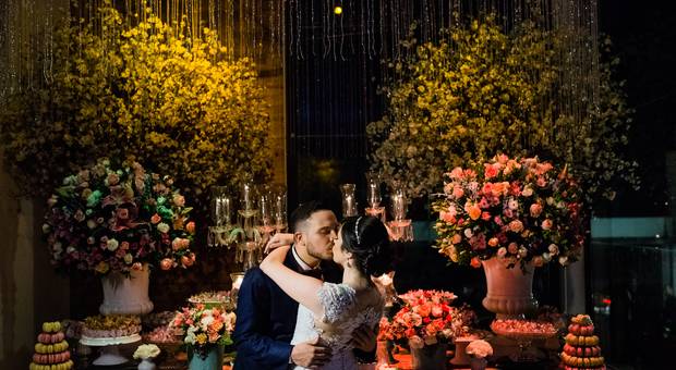 Casamentos na igreja de Thais e Pedro