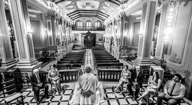 Casamentos na igreja de Fê + Gui