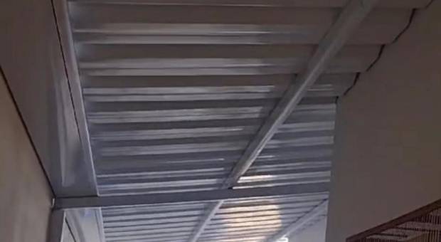 Soluções Metálicas de Cobertura Metálica com pintura eletrostática e Telha Sanduíche 