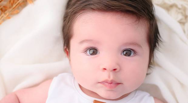 Acompanhamento mensal de bebês de Ensaio de 2 meses do Liam