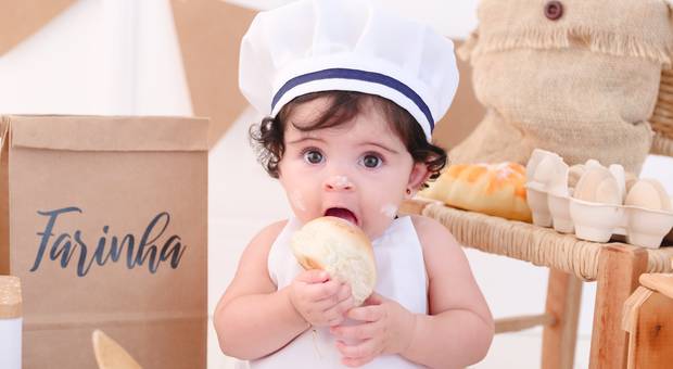Acompanhamento mensal de bebês de Um ensaio muito divertido da Lorena de 8 meses