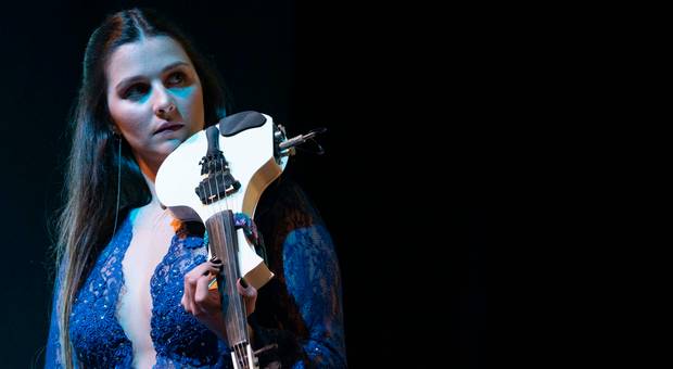 Reportagem  de Blue & White Strings Duet 