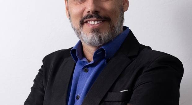 Retrato Corporativo de Edvaldo Pereira
