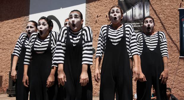 Dança Contemporânea de Apresentação Grupo 1º Ato EACC - 2014