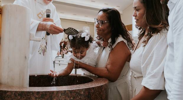 Batizado de Batizado de Maria Luiza e Manuela | Santuário Diocesano Santa Terezinha