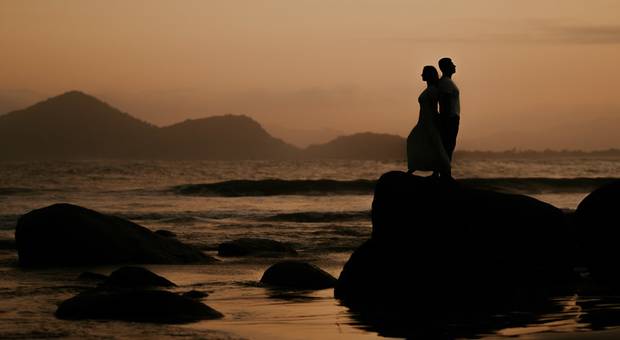 Sessão Pré-Wedding de Ensaio Pré-Wedding Carol e Kiko | Praia de Riviera de São Lourenço