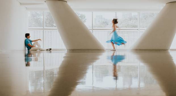 Sessão Pré-Wedding de Ensaio Pré-Wedding de Beatriz e Lucas | Museu MAC