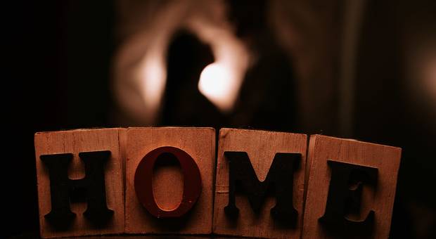 Sessão Pré-Wedding de Ensaio Lifestyle Ana e Bruno | Em casa