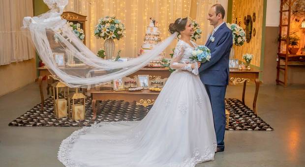 Ensaio de Casal de Casamento Religioso Rebecca e Saul no Salão Tutty Fest, Serrana SP