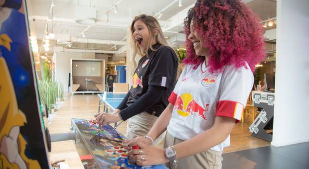 Corporativo de Red Bull: Veja as Fotos Autênticas do Programa de Estágio 2024