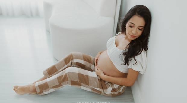 Ensaio Gestante em Estúdio de Ensaio Gestante em Mogi das Cruzes – Renata, Renan e a doce espera por Camila