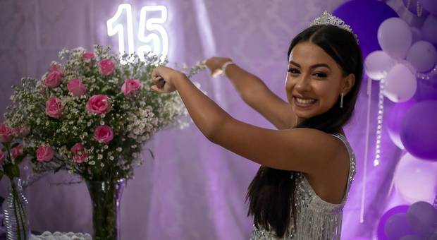 15 anos de 15 anos faz agora, Halana linda e cheia de energia! 