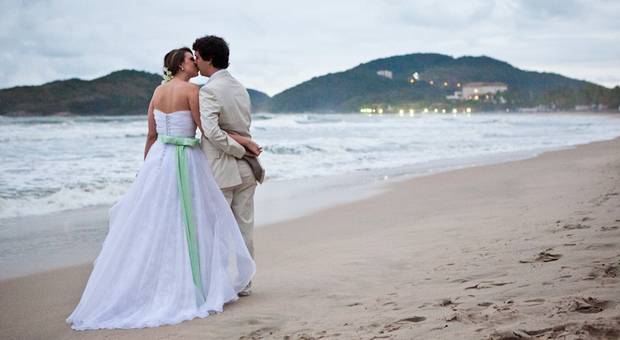 Casamentos de Céline e Roberto | Praia  Pernambuco – Guarujá