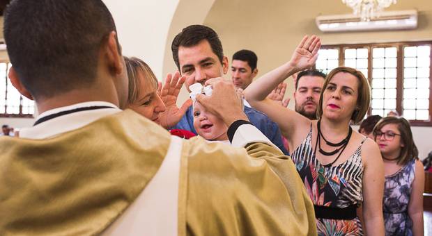 Sorrisos de criança de Batizado da Alice