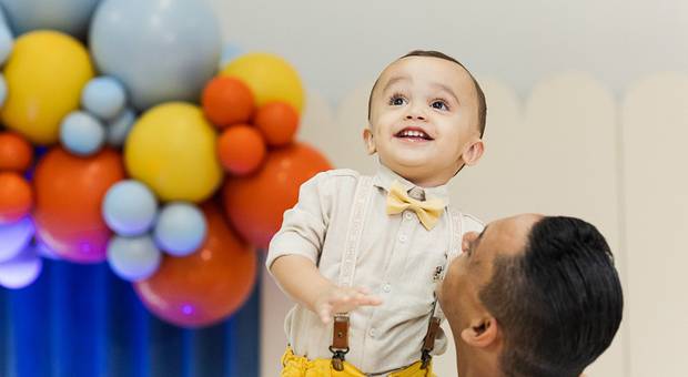 Sorrisos de criança de Altas Aventuras do Isaque