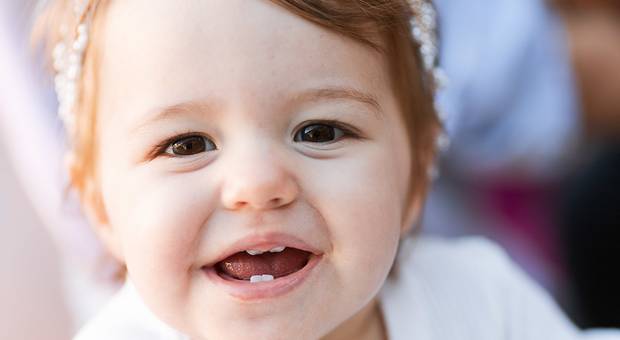 Sorrisos de criança de Ayla fez 1