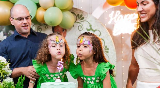 Celebrando a Vida de Laura e Clarice