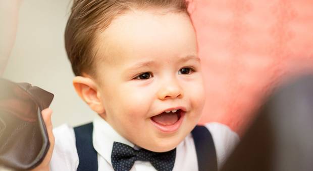 Sorrisos de criança de Um dia de chuva tão lindo quanto um dia de sol