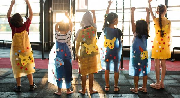 Sorrisos de criança de Pokemons, pokebolas e muito encanto neste dia!