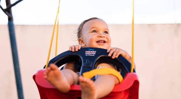 Sorrisos de criança de Pedro: o aniversariante com olhinhos cor de mar