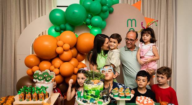 Sorrisos de criança de Martim: uma aventura jurássica